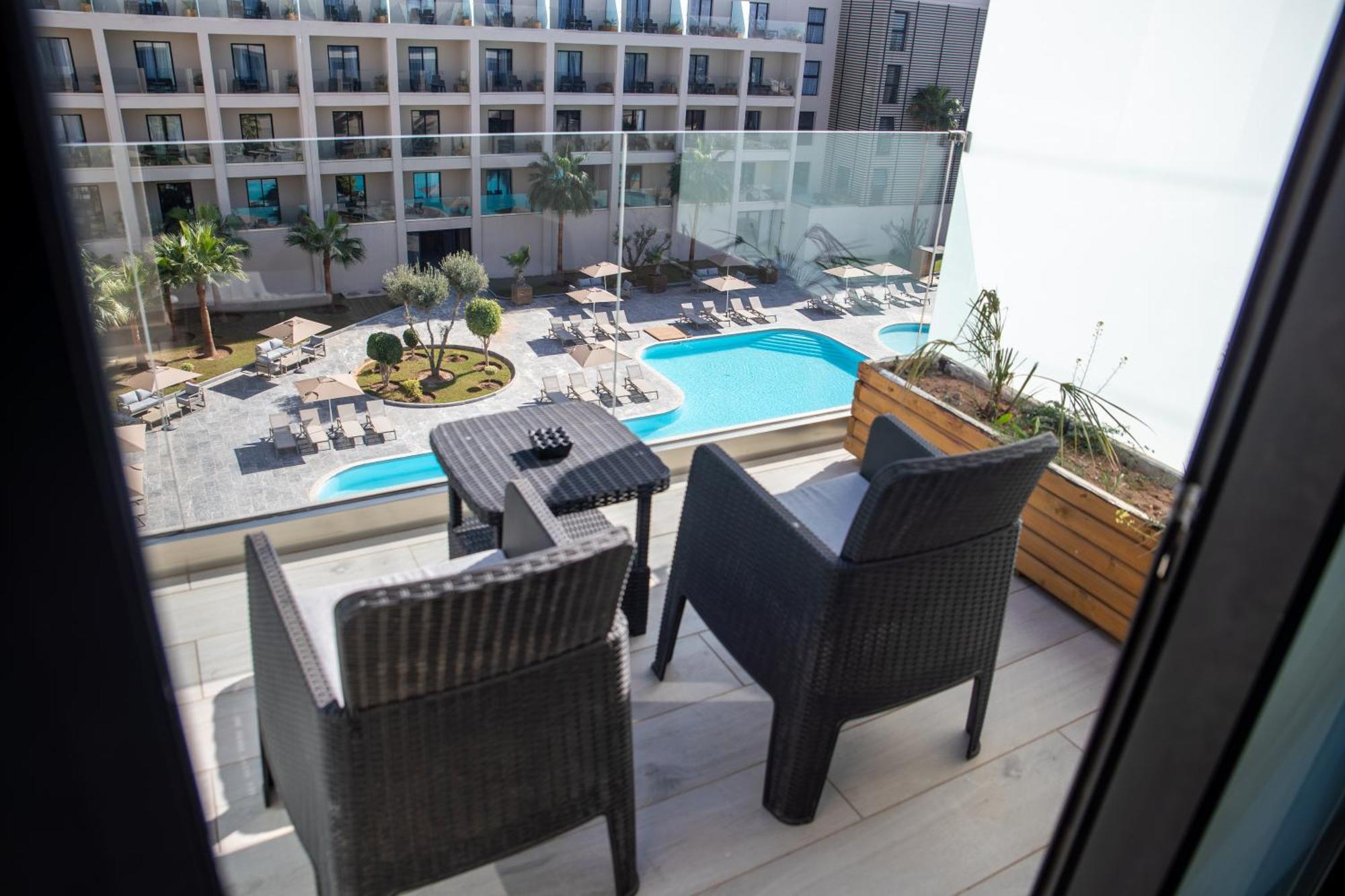 Dominium Palace Агадир Екстериор снимка Balcony of a hotel room